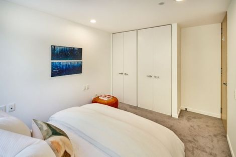 Photo of property in 2/326 Oriental Parade, Oriental Bay, Wellington, 6011