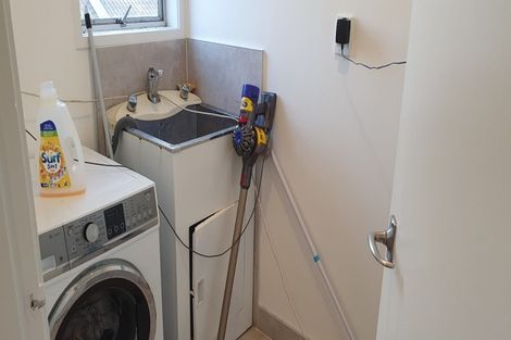 Photo of property in 16 Kemp Road, Massey, Auckland, 0614