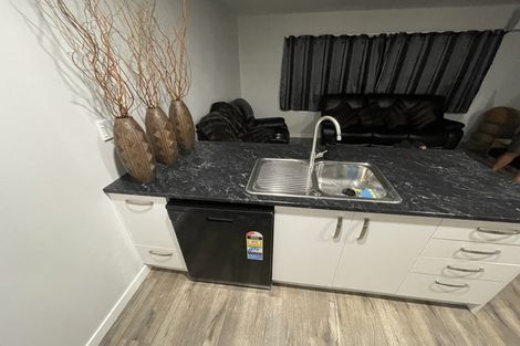 Photo of property in 76 Te Atatu Road, Te Atatu South, Auckland, 0610