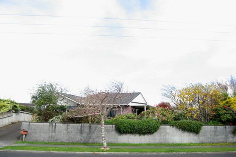 Photo of property in 19 Karina Road, Merrilands, New Plymouth, 4312