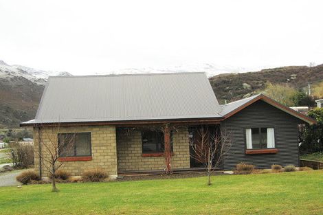 Photo of property in 10 Naylor Street, Clyde, 9330