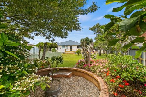 Photo of property in 10 Hoyle Place, New Plymouth, 4310
