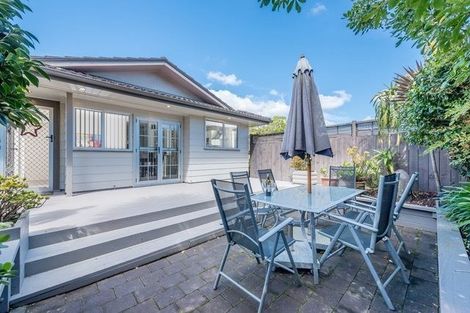 Photo of property in 10 Albemarle Place, Massey, Auckland, 0614