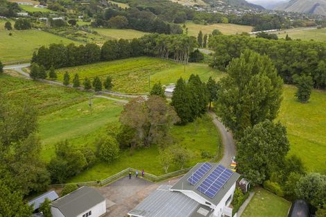 Photo of property in 173 State Highway 1, Waikanae, 5391