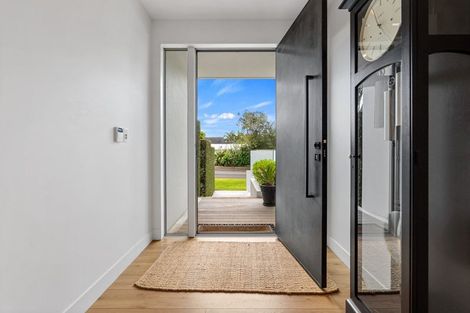 Photo of property in 52 Walton Street, Red Beach, 0932