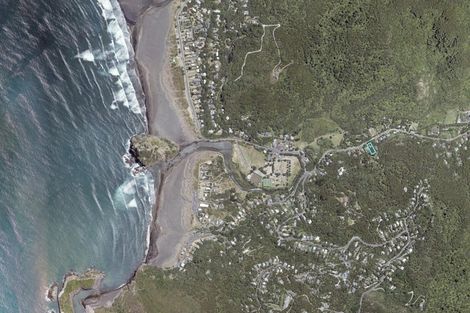 Photo of property in 33 Glenesk Road, Piha, New Lynn, 0772