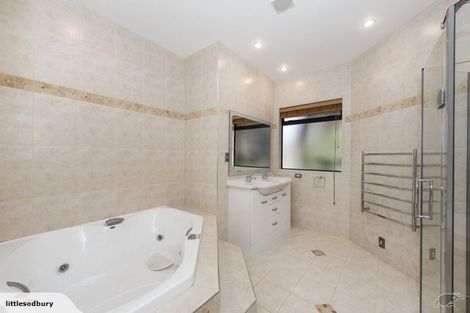 Photo of property in 11 The Esplanade, Huntington, Hamilton, 3210