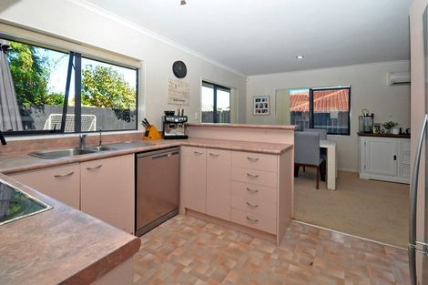 Photo of property in 6 Lothian Brae, Wattle Downs, Auckland, 2103