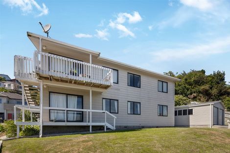 Photo of property in 10a Ted Gilberd Place, Newlands, Wellington, 6037