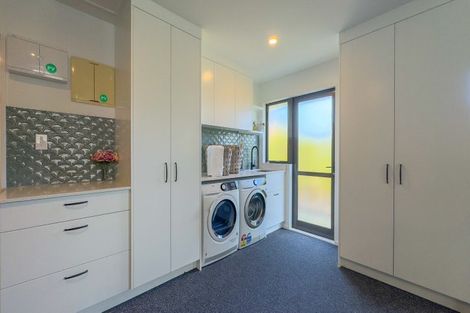 Photo of property in 12 Calderwood Close, Waiuku, 2123