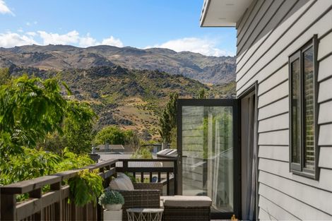 Photo of property in 71 Stratford Drive, Mount Pisa, Cromwell, 9383