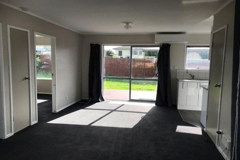 Photo of property in 2/29 Joshua Place, Weymouth, Auckland, 2103