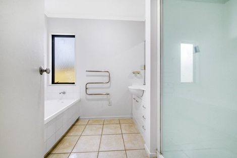 Photo of property in 37 Magic Way, Randwick Park, Auckland, 2105