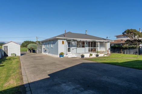 Photo of property in 2 Kiharoa Street, Otaki Beach, Otaki, 5512