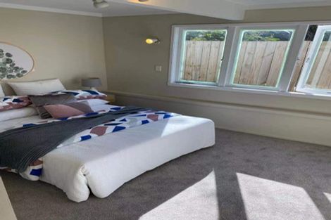 Photo of property in 48 Gladstone Road, Northcote, Auckland, 0627