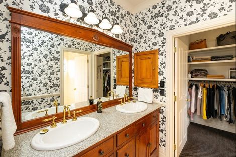 Photo of property in 100 Church Road, Taradale, Napier, 4112