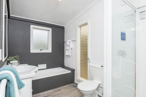 Photo of property in 10 Black Rock Road, Newlands, Wellington, 6037