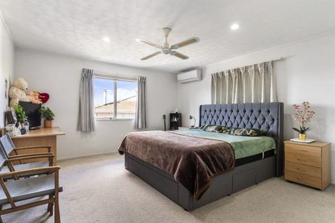 Photo of property in 60 Kohekohe Street, New Lynn, Auckland, 0600