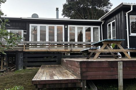Photo of property in 18 Omokoroa Road, Omokoroa, 3114
