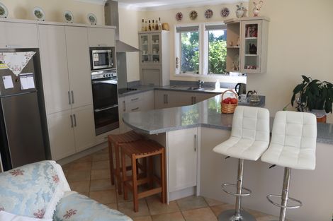 Photo of property in 4 The Oaks, Awapuni, Palmerston North, 4412