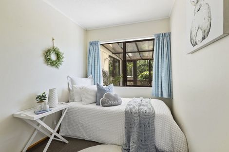 Photo of property in 5 Kilgour Way, Crofton Downs, Wellington, 6035