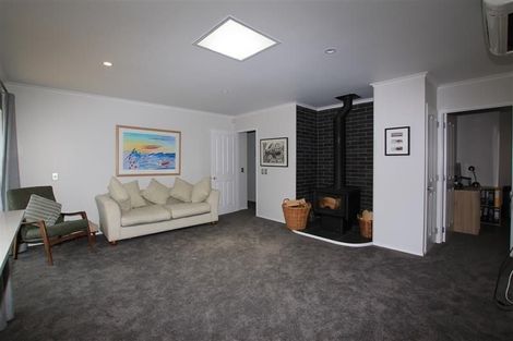 Photo of property in 10 Woodfern Crescent, Titirangi, Auckland, 0604