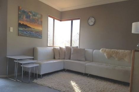 Photo of property in 62 Scarlet Oak Drive, Schnapper Rock, Auckland, 0632