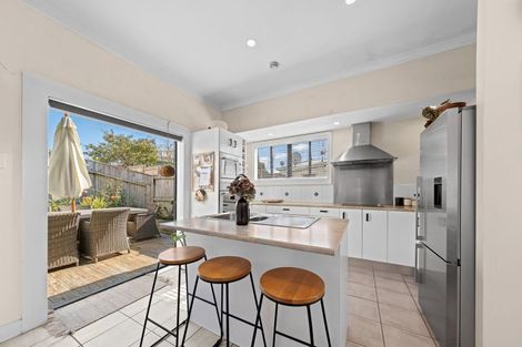 Photo of property in 12 Richmond Street, Fitzroy, New Plymouth, 4312