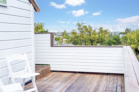 Photo of property in 2/305 Lake Road, Hauraki, Auckland, 0622