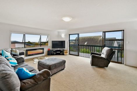 Photo of property in 10 Sophora Place, Totara Heights, Auckland, 2105