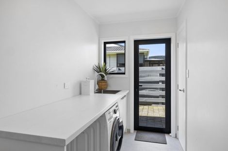 Photo of property in 40 Heta Road, Highlands Park, New Plymouth, 4312