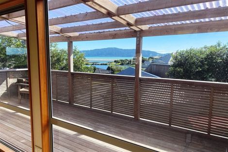 Photo of property in 17 Major Durie Place, Waikanae Beach, Waikanae, 5036