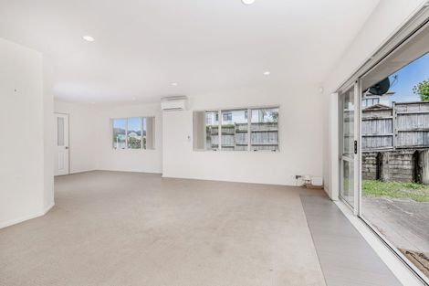 Photo of property in 22 Terrasini Drive, Flat Bush, Auckland, 2019
