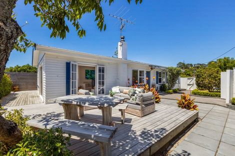 Photo of property in 1/46 Matipo Road, Mairangi Bay, Auckland, 0630