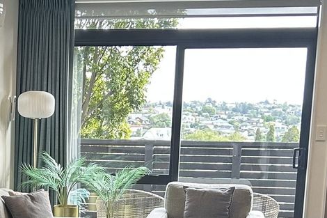 Photo of property in 5/15 Chivalry Road, Glenfield, Auckland, 0629