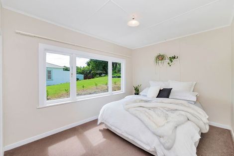 Photo of property in 15 Awaroa Road, Helensville, 0800