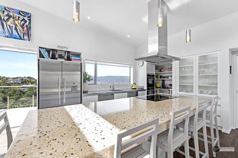 Photo of property in 37 Pekanga Road, Normandale, Lower Hutt, 5010