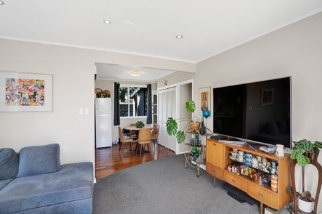 Photo of property in 33 Woodleigh Street, Frankleigh Park, New Plymouth, 4310