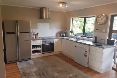 Photo of property in 2/24 Redwing Street, Browns Bay, Auckland, 0630