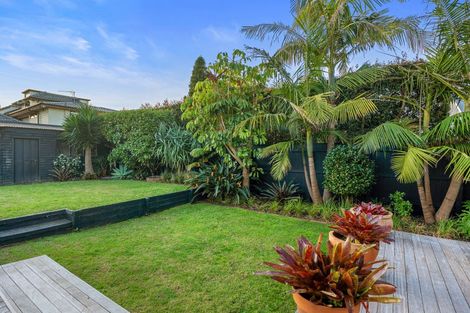 Photo of property in 8 Tiri Road, Milford, Auckland, 0620