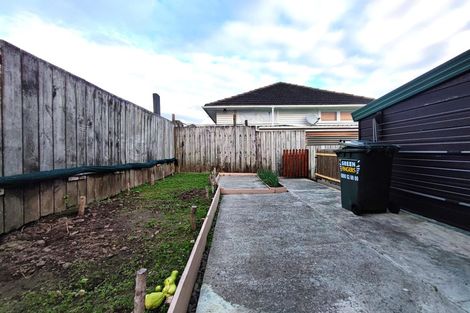 Photo of property in 1/6 Winifred Avenue, Bayview, Auckland, 0629