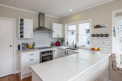 Photo of property in 90 Nicholson Road, Khandallah, Wellington, 6035