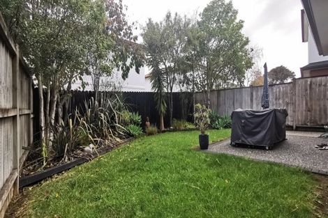 Photo of property in 19 Middlefield Drive, East Tamaki Heights, Auckland, 2016
