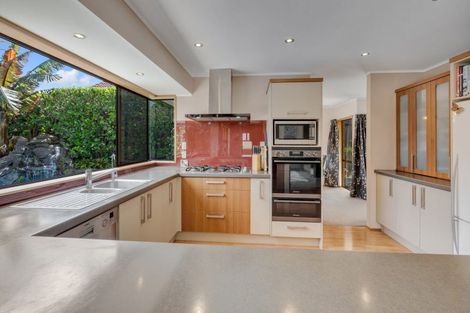 Photo of property in 6 Citation Way, Botany Downs, Auckland, 2010