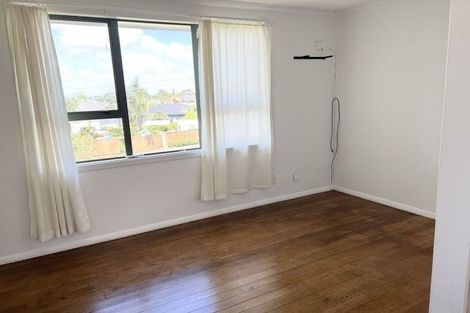 Photo of property in 22 Clairville Crescent, Wai O Taiki Bay, Auckland, 1072