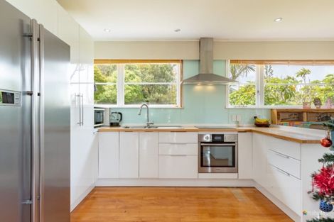 Photo of property in 58 Pokohiwi Road, Normandale, Lower Hutt, 5010