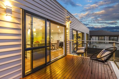 Photo of property in 37 Te Oneroa Way, Long Bay, Auckland, 0630