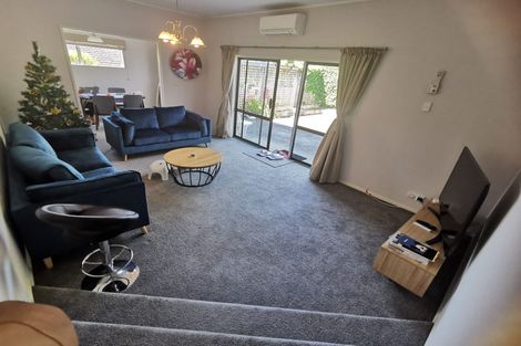 Photo of property in 30 Saddleback Rise, Murrays Bay, Auckland, 0630