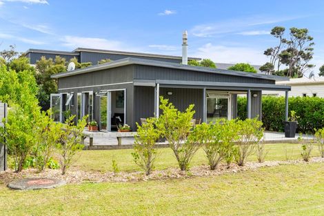 Photo of property in 19 Seabreeze Road, Mangawhai Heads, Mangawhai, 0505