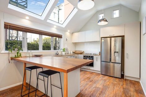 Photo of property in 15 Selwyn Terrace, Thorndon, Wellington, 6011